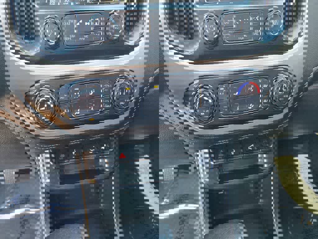 Used 2018 GMC Canyon SLE w/ SLE Convenience Package image 14