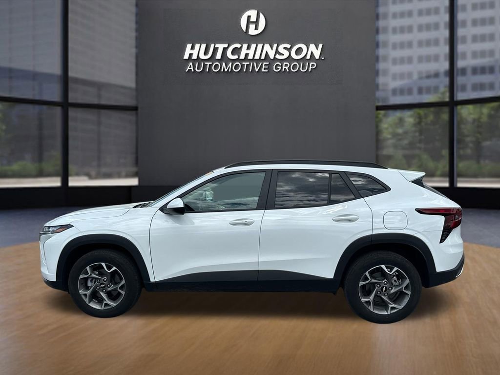 Used 2025 Chevrolet Trax LT w/ LT Convenience Package FWD image 4