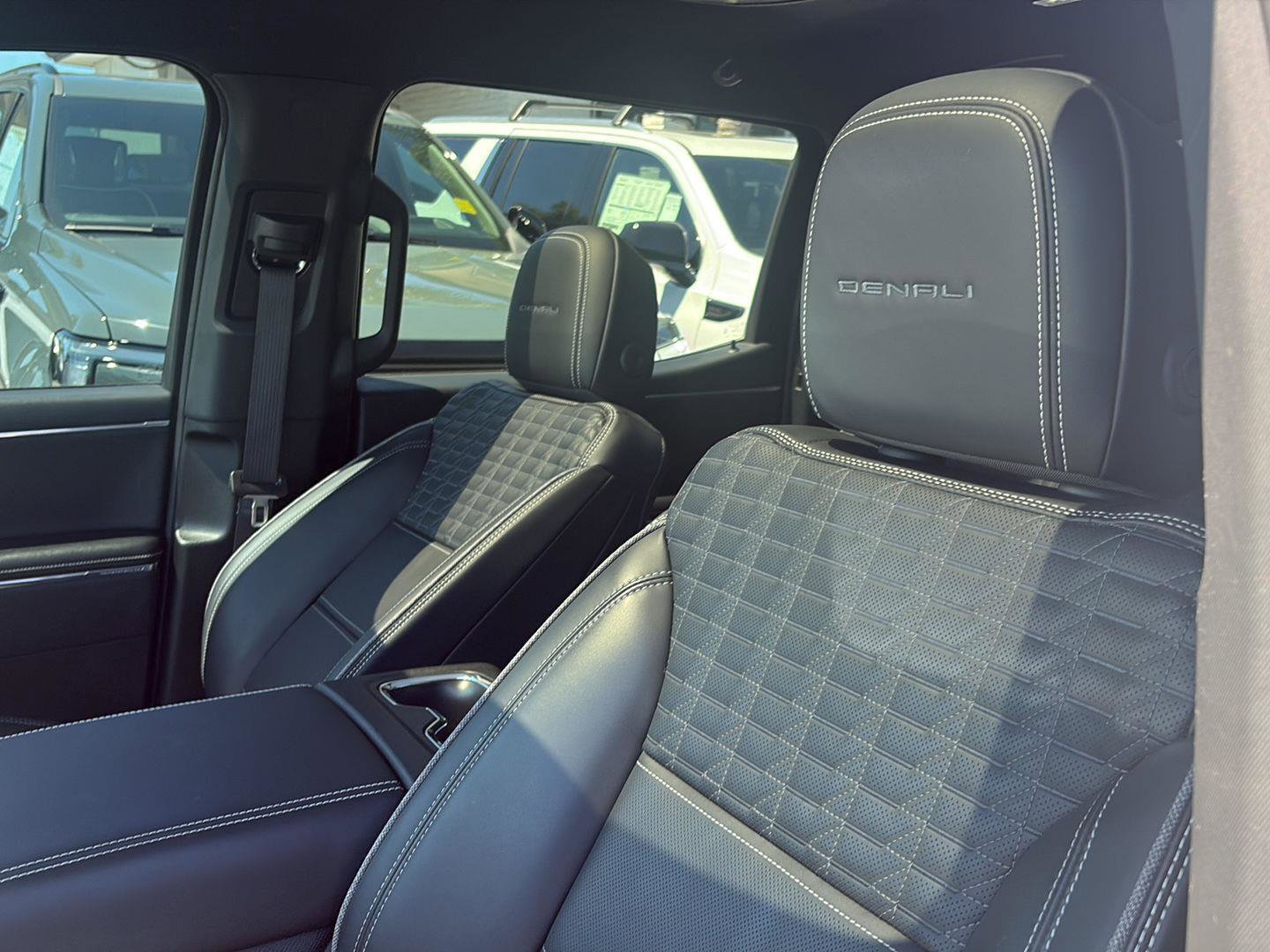 Used 2024 GMC Sierra EV Denali AWD/4WD image 19