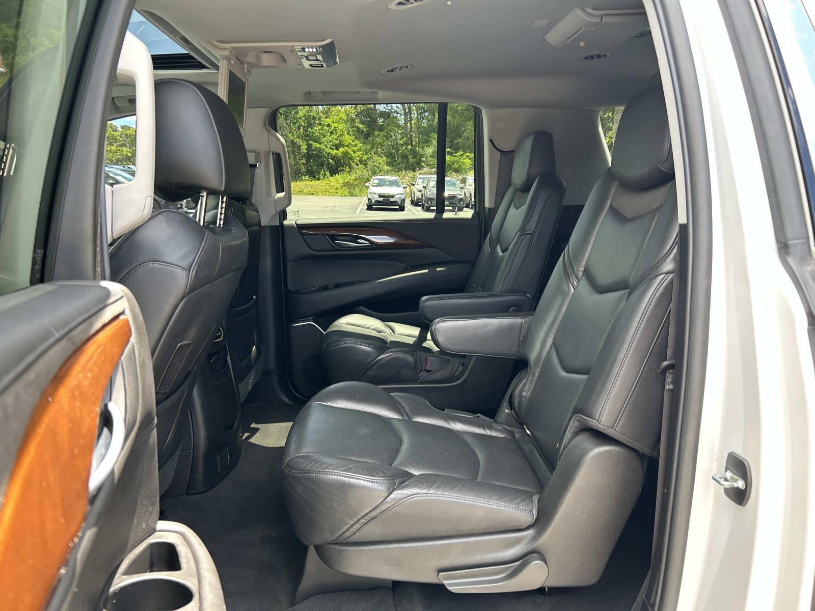 Used 2018 Cadillac Escalade ESV Premium Luxury AWD/4WD image 13