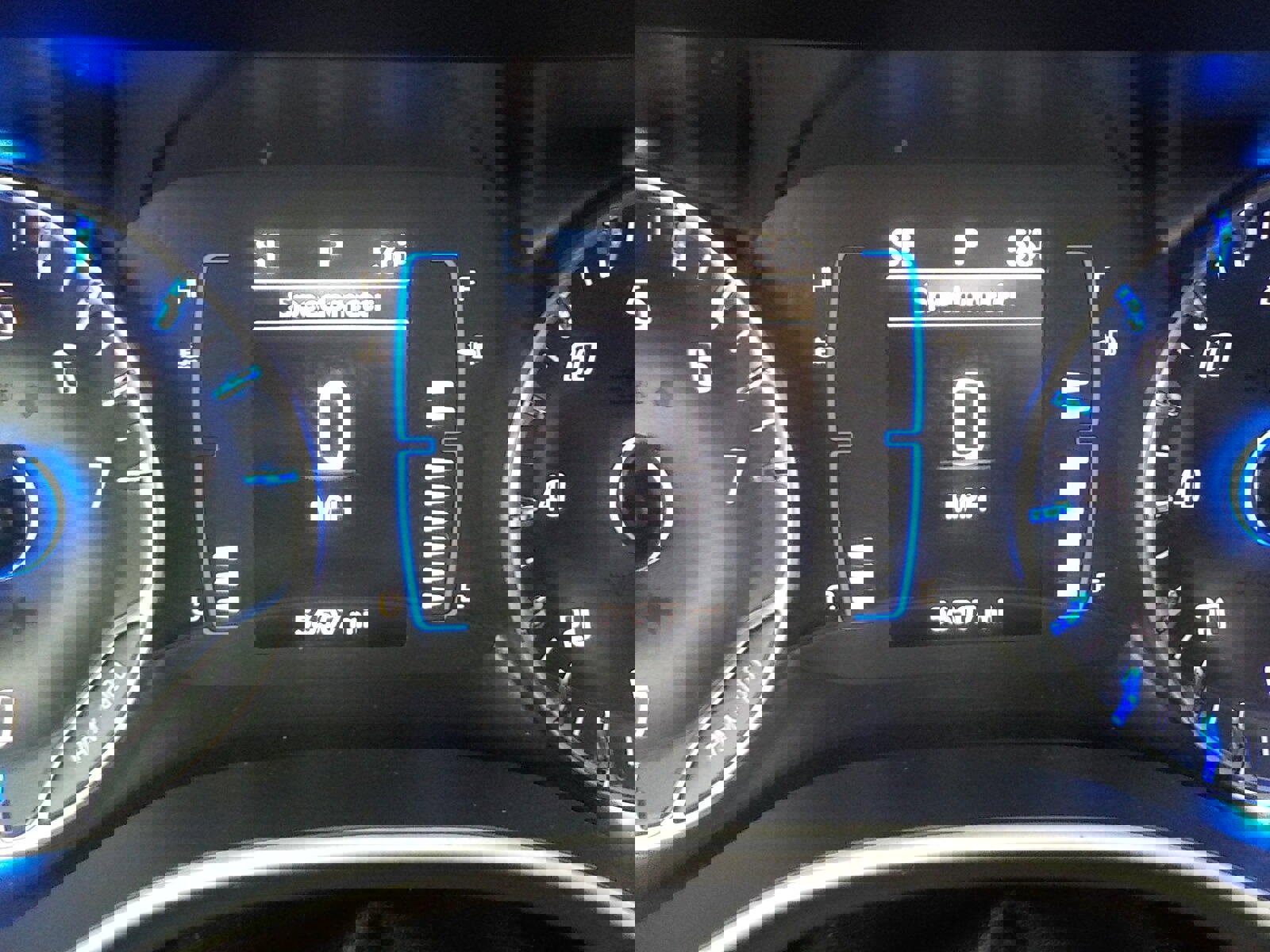 Used 2020 Chrysler Voyager LX image 19