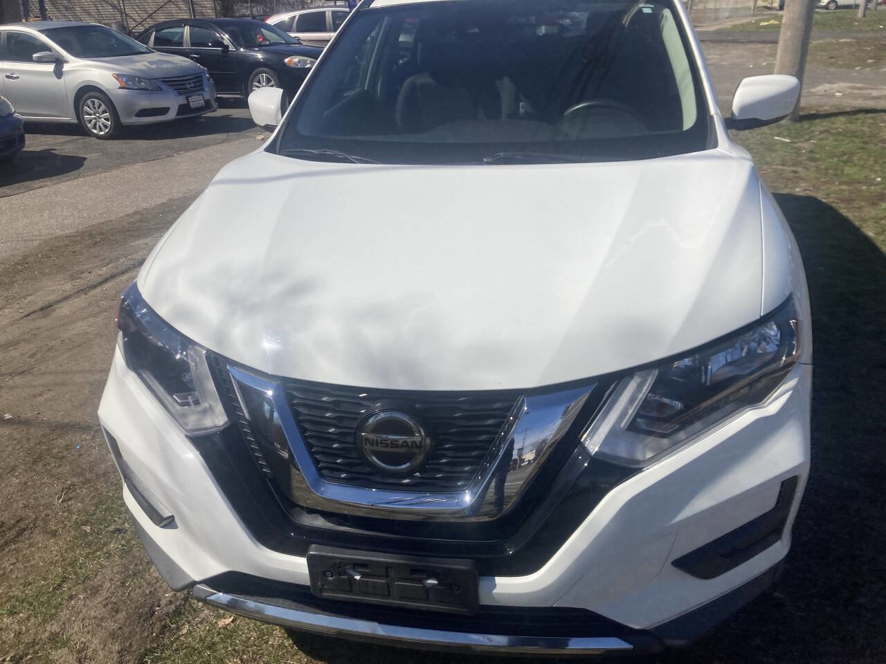 Used 2019 Nissan Rogue S image 2