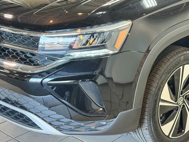 Used 2024 Volkswagen Taos SE w/ Panoramic Sunroof Package image 12