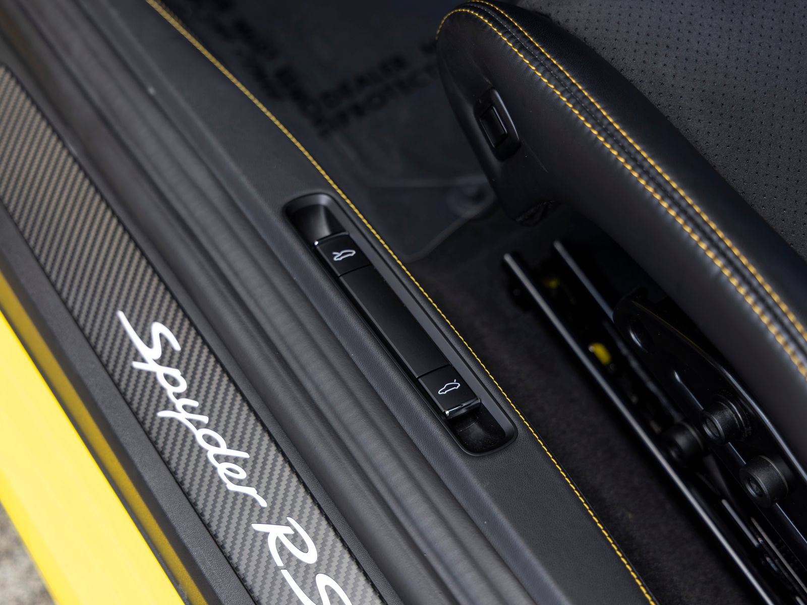 Certified 2025 Porsche 718 Boxster Spyder RS RWD image 43