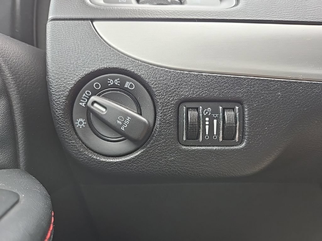 Used 2015 Dodge Grand Caravan R/T w/ Driver Convenience Group FWD image 16
