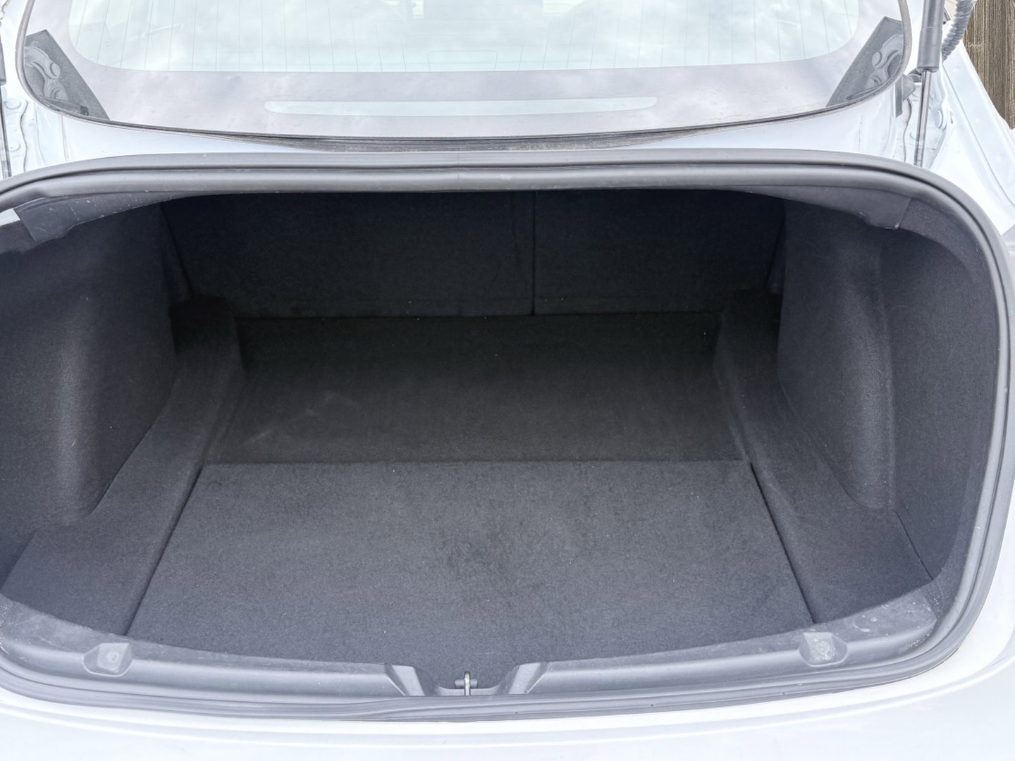 Used 2018 Tesla Model 3 Mid Range image 11