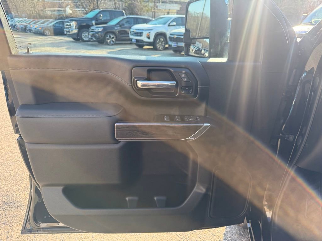 Used 2023 Chevrolet Silverado 2500 LTZ w/ LTZ Convenience Package AWD/4WD image 13