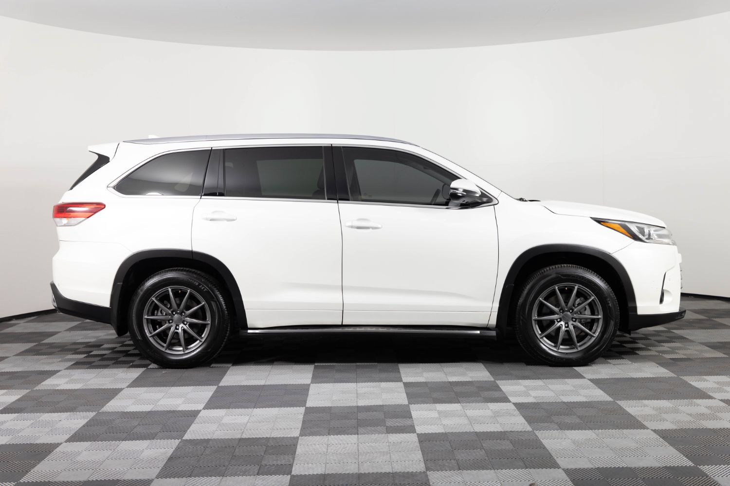 Used 2019 Toyota Highlander Limited Platinum AWD/4WD image 9