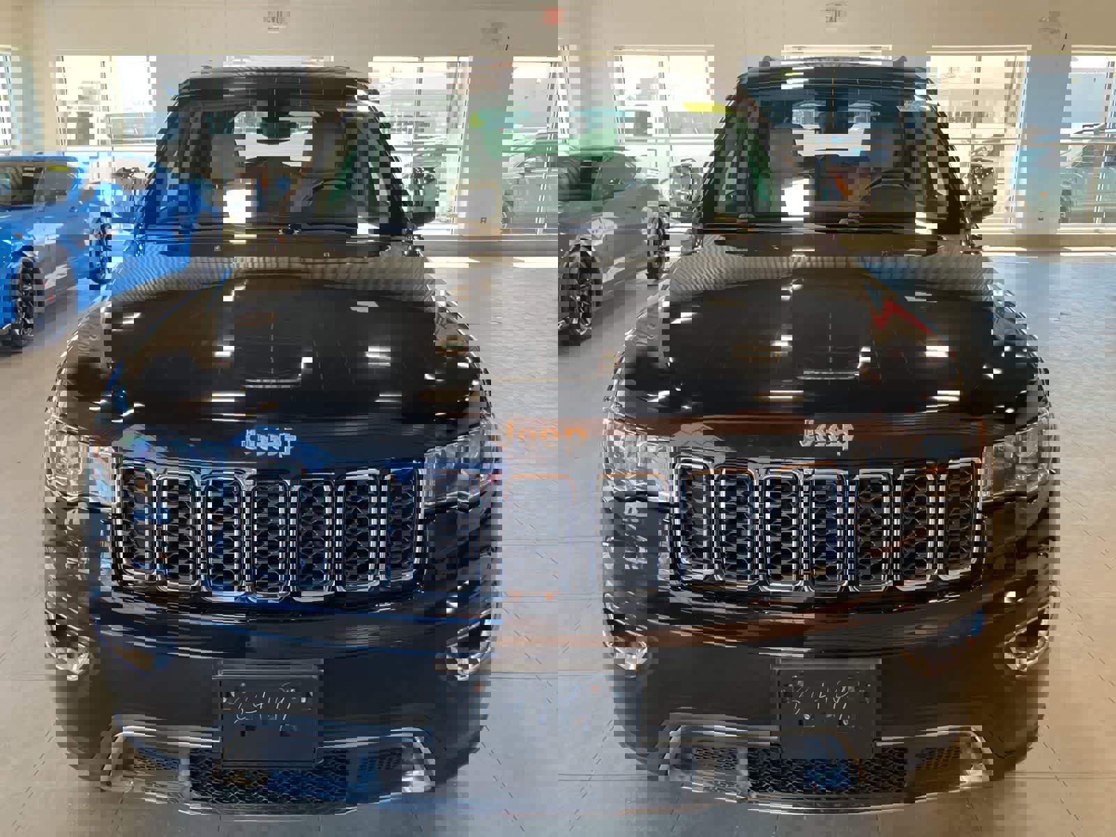 Used 2017 Jeep Grand Cherokee Limited AWD/4WD image 2