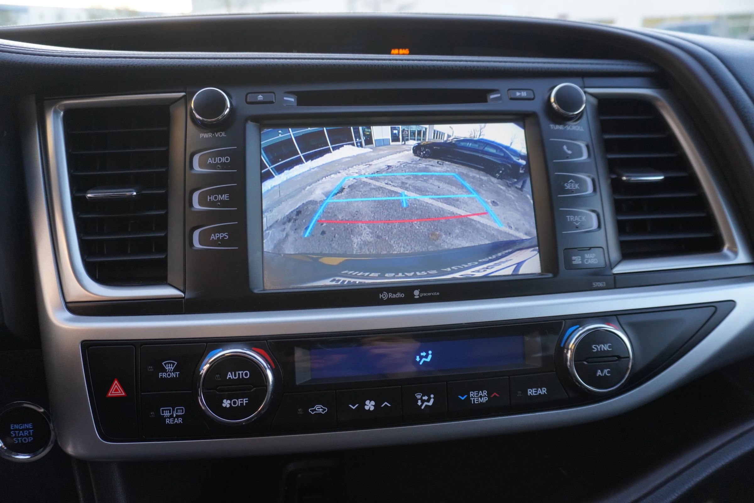 Used 2015 Toyota Highlander XLE image 17