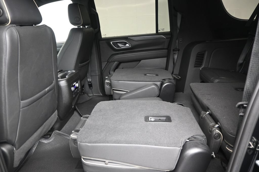 Used 2024 GMC Yukon XL SLT w/ SLT Premium Package RWD image 14