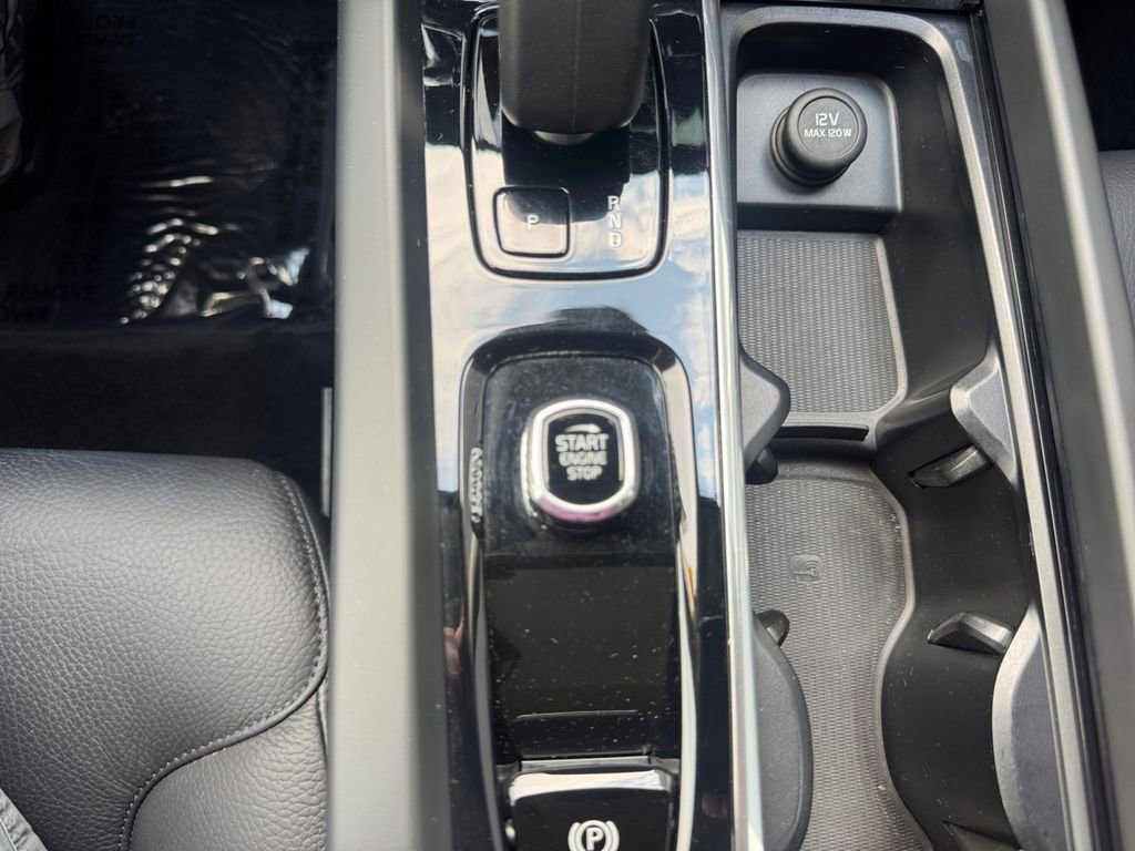 Certified 2023 Volvo XC60 B5 Plus w/ Climate Package AWD/4WD image 18