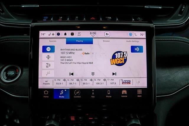 Used 2022 Jeep Grand Cherokee Overland AWD/4WD image 17