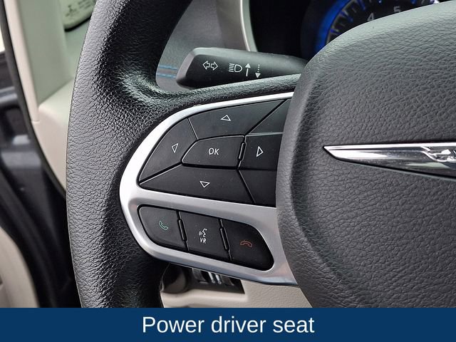 Used 2021 Chrysler Pacifica Touring image 7