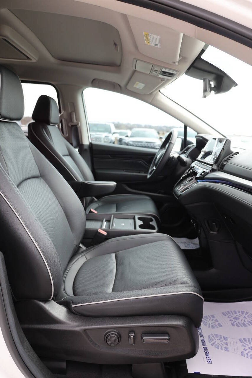 Used 2025 Honda Odyssey Elite image 15