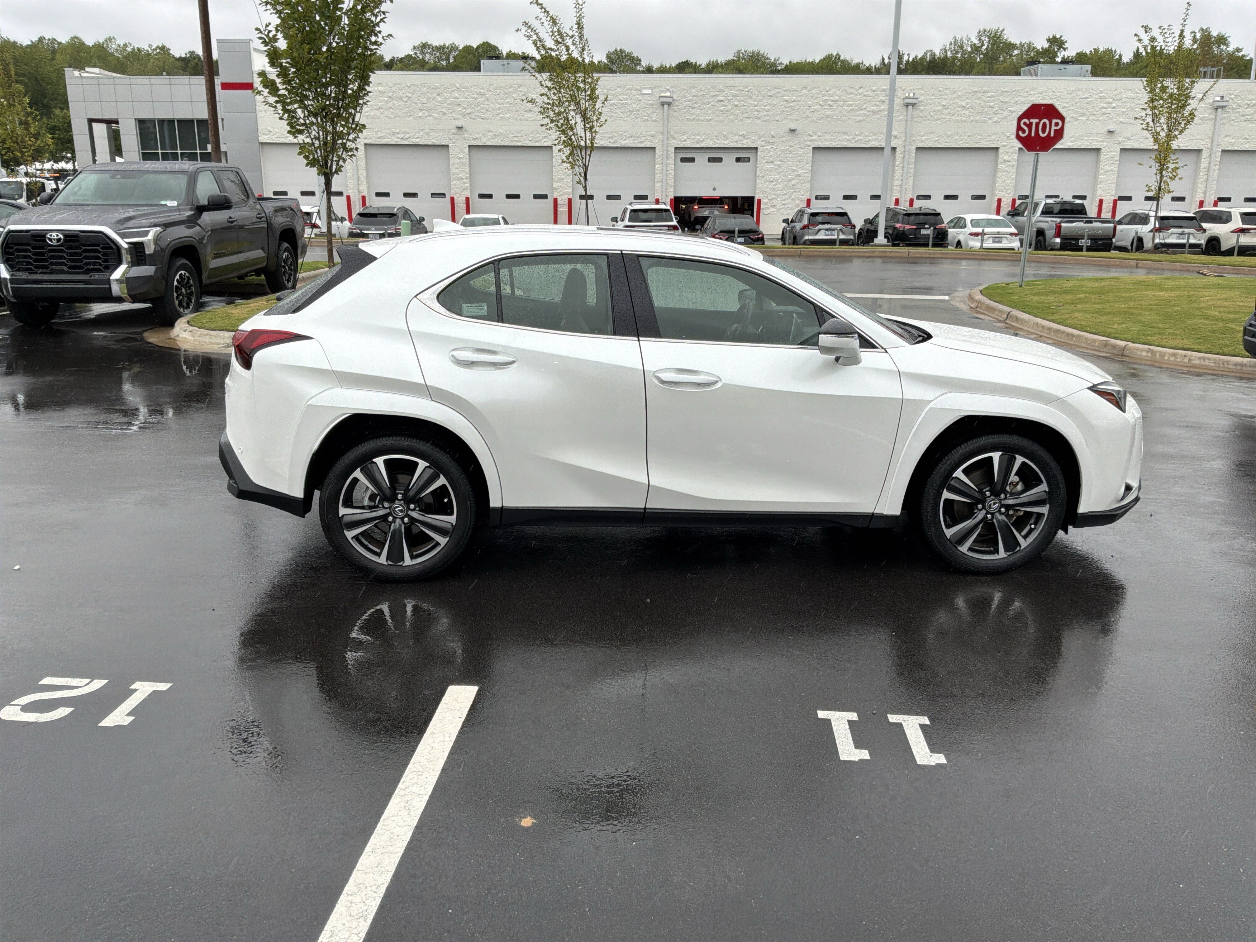 Used 2025 Lexus UX 300h FWD w/ Accessory Package (Z2) image 11
