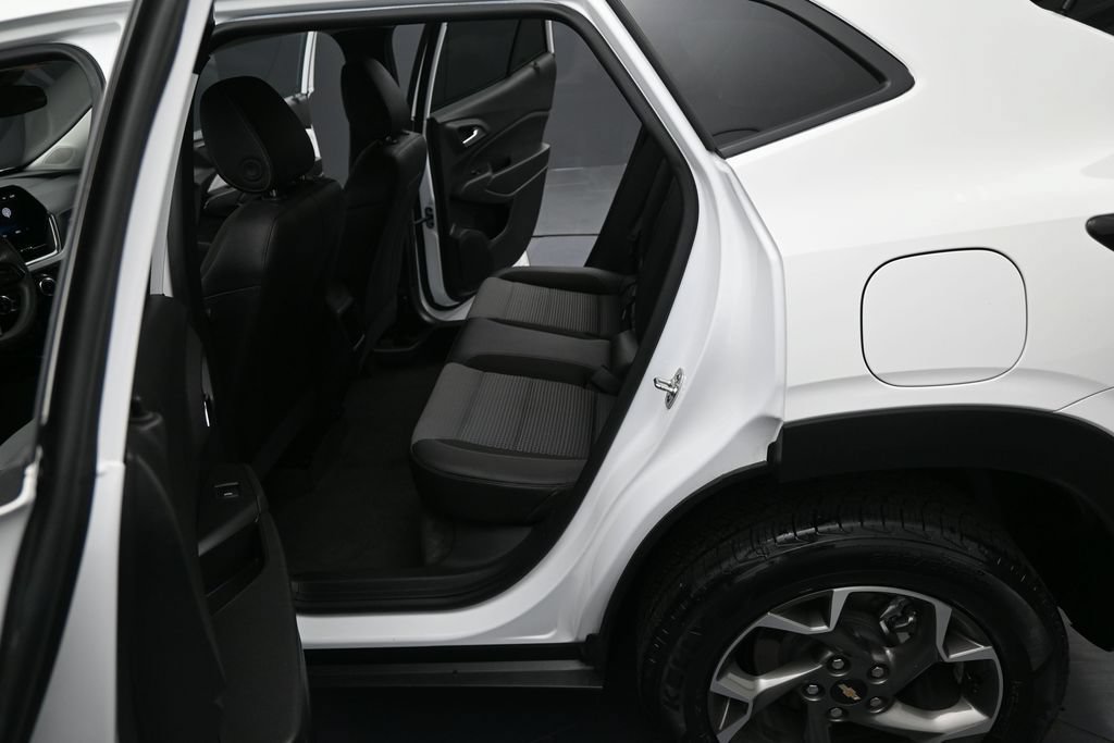 Certified 2025 Chevrolet Trax LT FWD image 13