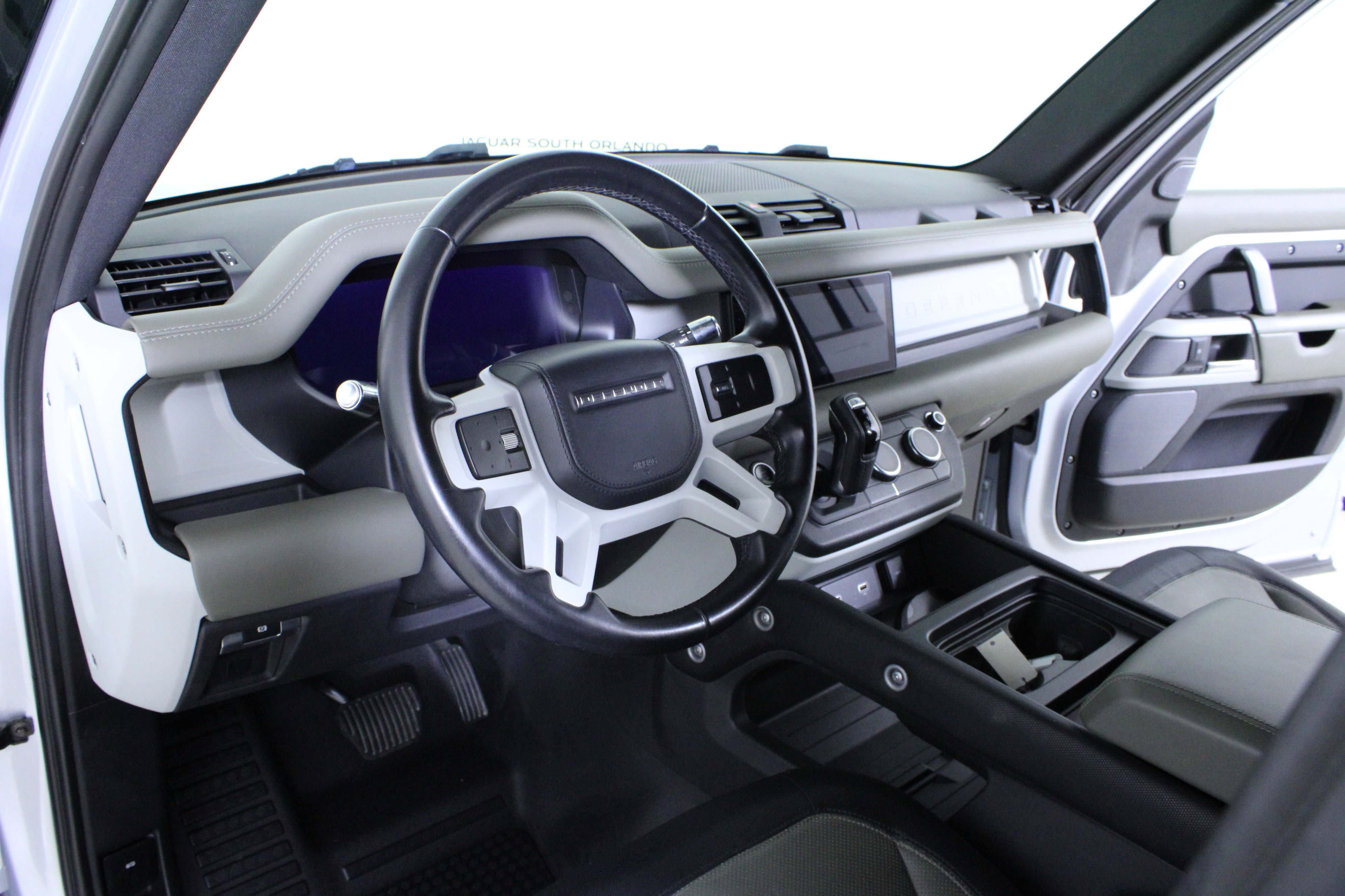 Used 2021 Land Rover Defender 110 X-Dynamic HSE image 21