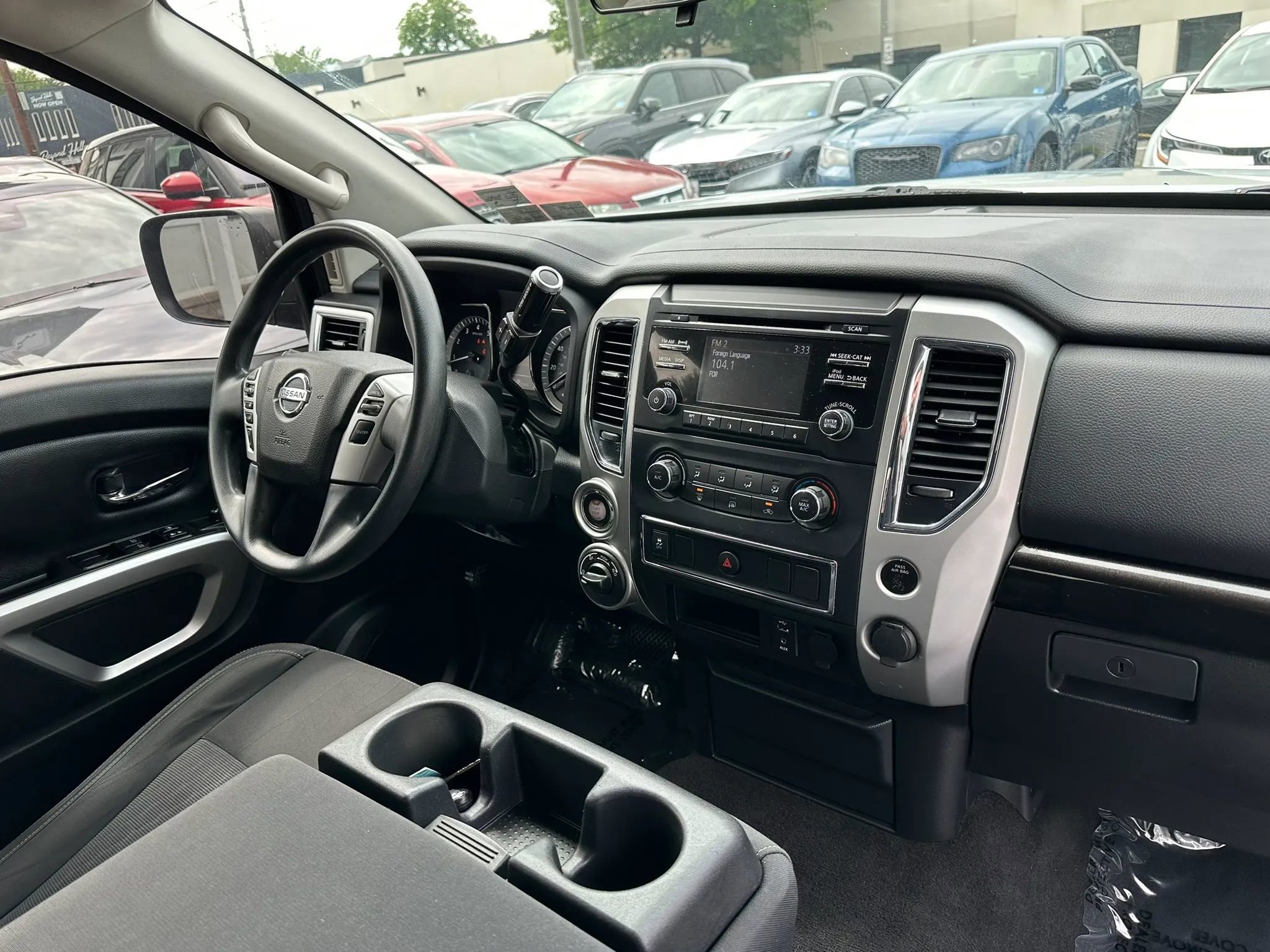 Used 2018 Nissan Titan SV AWD/4WD image 18