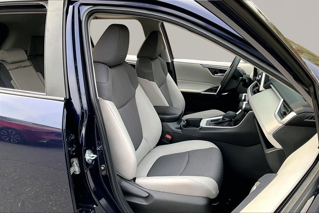 Used 2025 Toyota RAV4 XLE w/ Convenience Package image 22