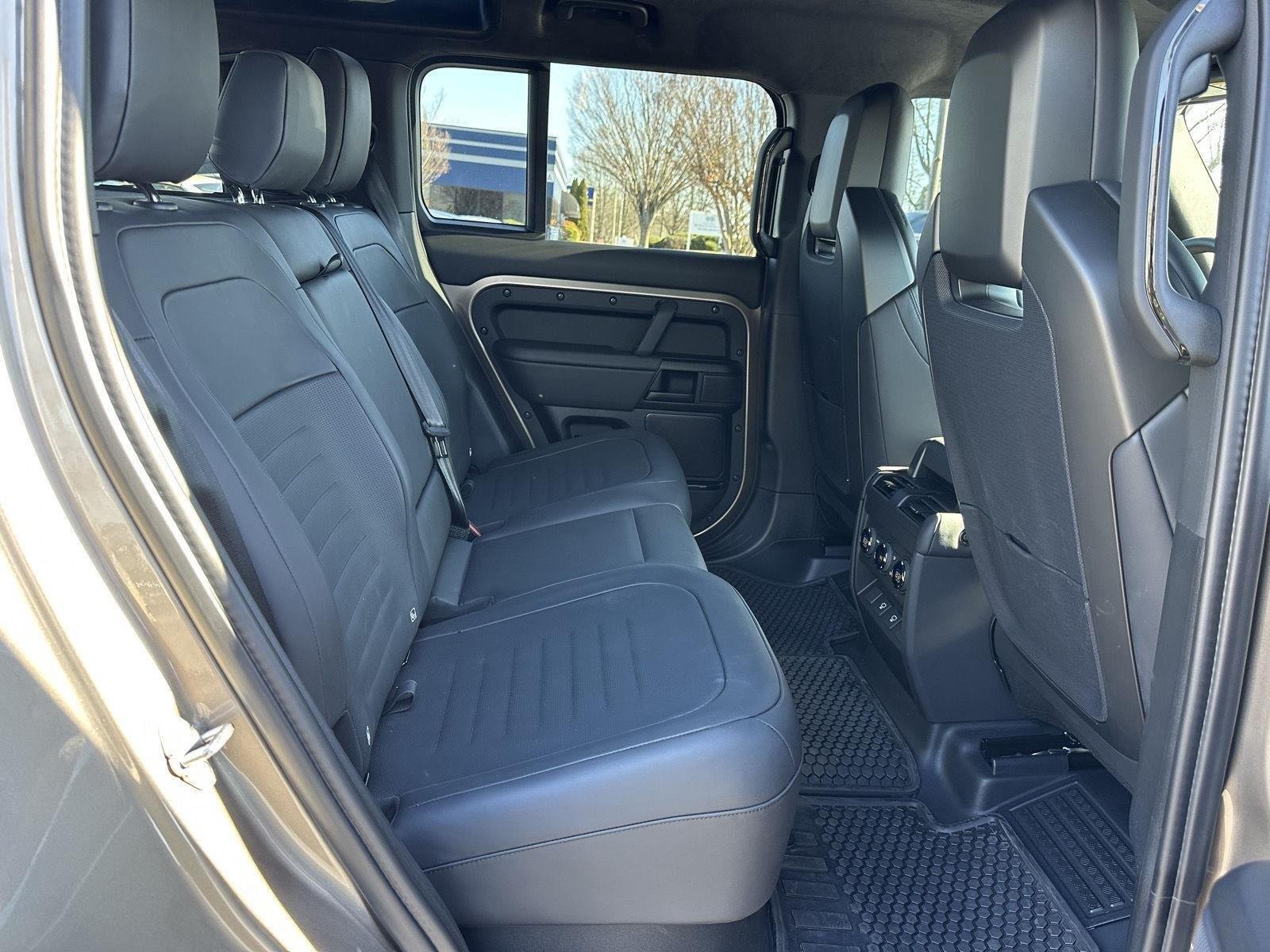 Used 2025 Land Rover Defender 110 AWD/4WD image 19