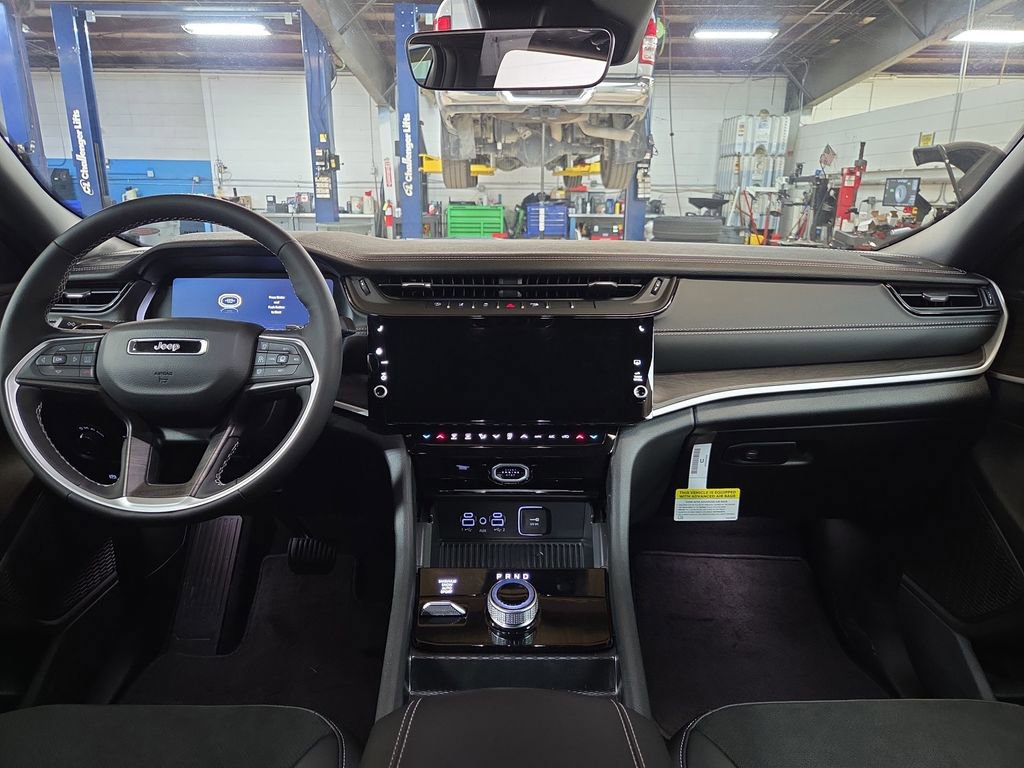 New 2026 Jeep Grand Cherokee Laredo image 12