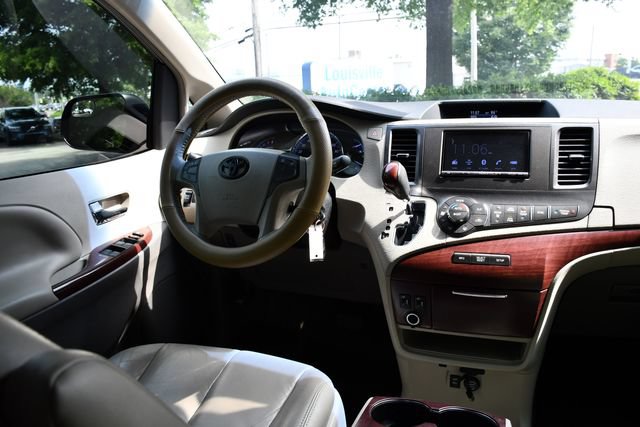 Used 2013 Toyota Sienna XLE FWD image 18