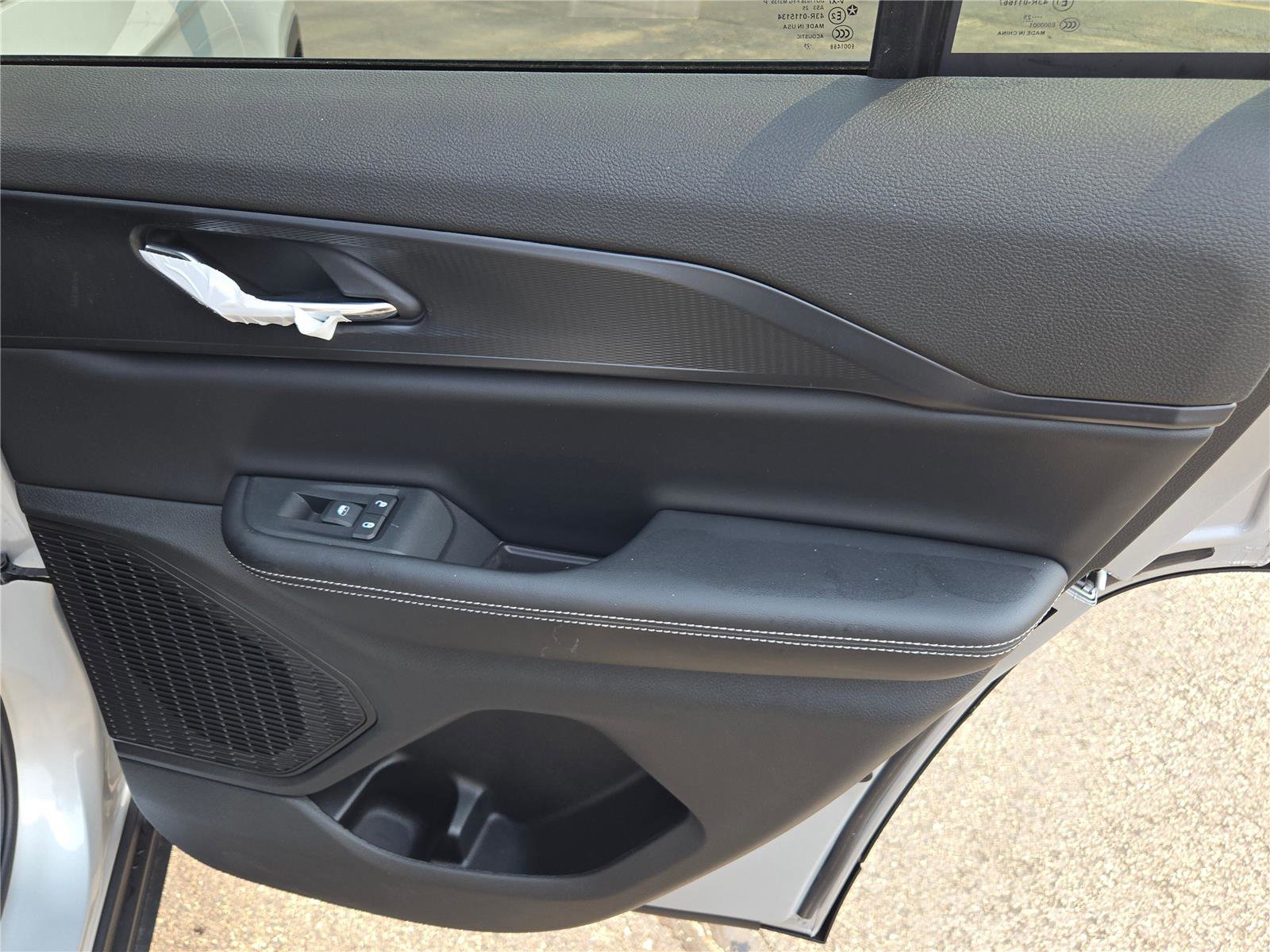 New 2025 Jeep Grand Cherokee Altitude image 9