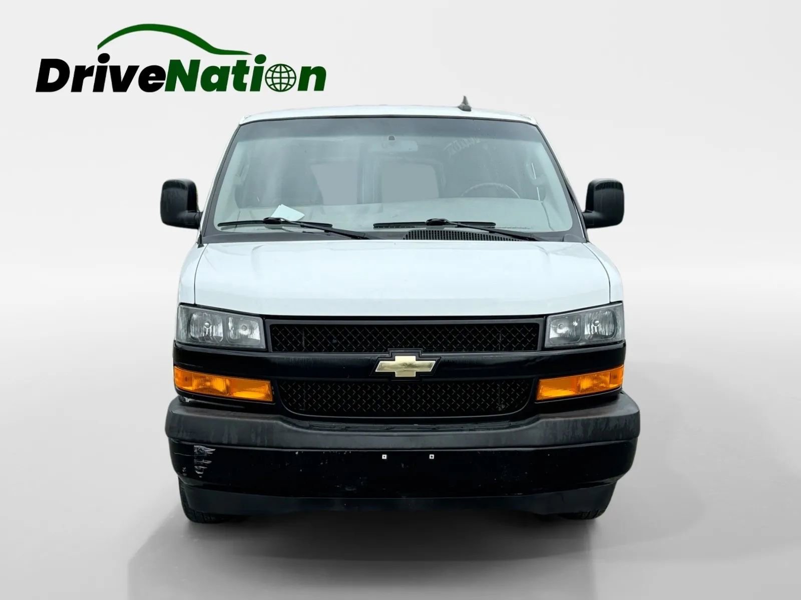 Used 2018 Chevrolet Express 2500 RWD image 2