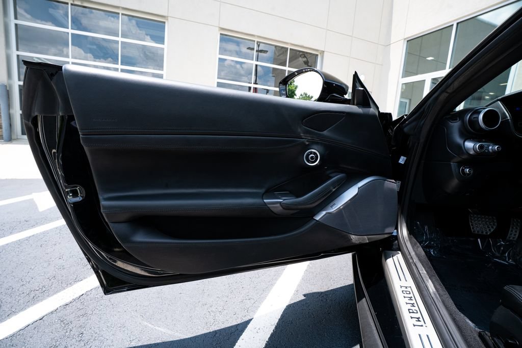 Used 2019 Ferrari Portofino RWD image 27