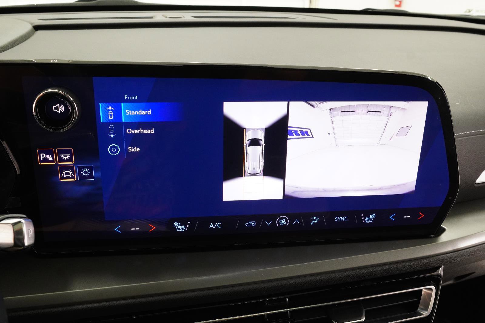 Used 2024 Chevrolet Traverse LT FWD image 33