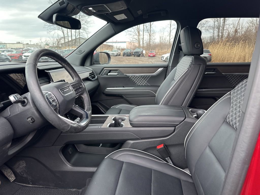 Used 2025 GMC Acadia Denali image 5