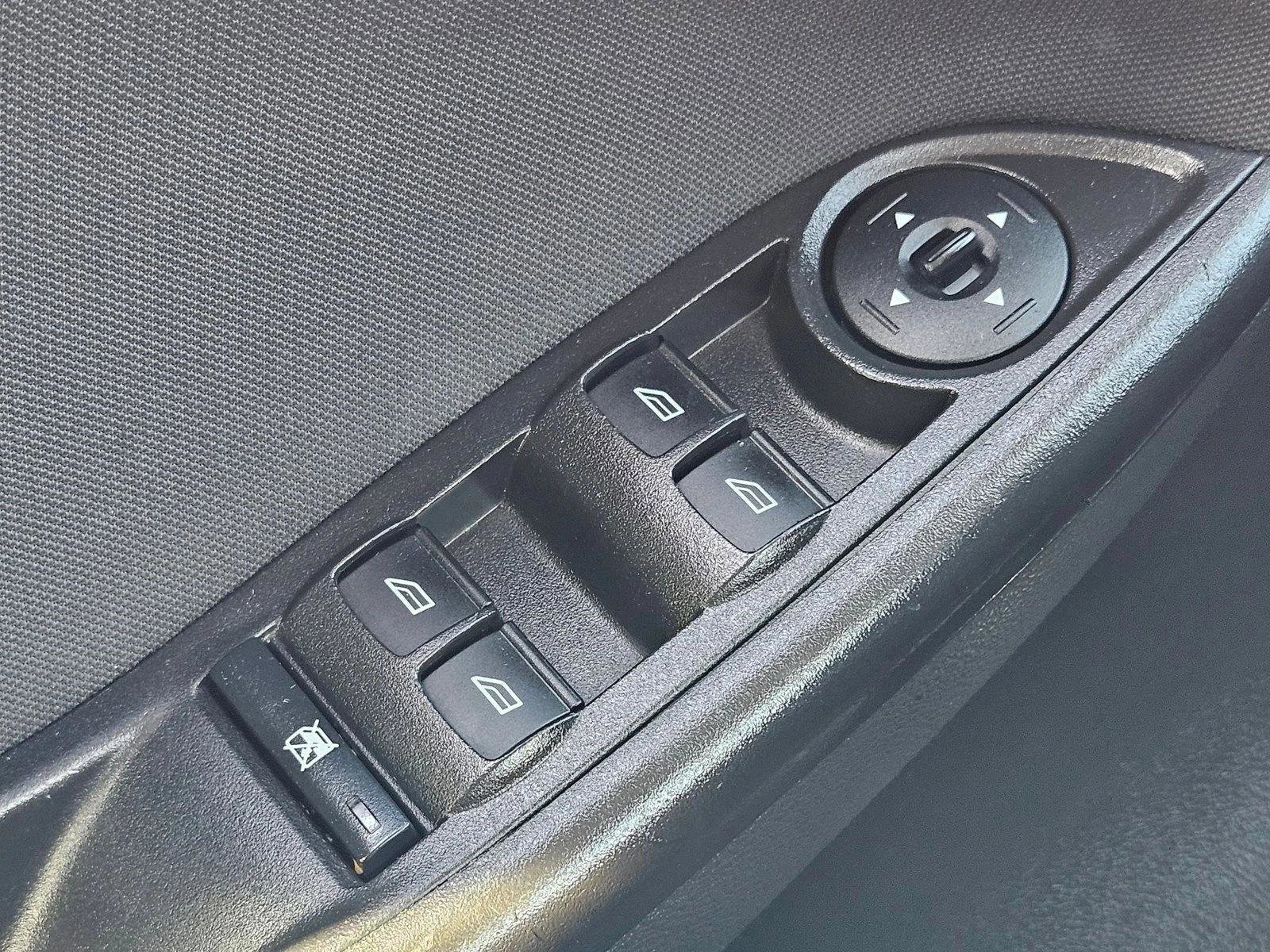 Used 2018 Ford Focus SE w/ Cold Weather Package FWD image 16