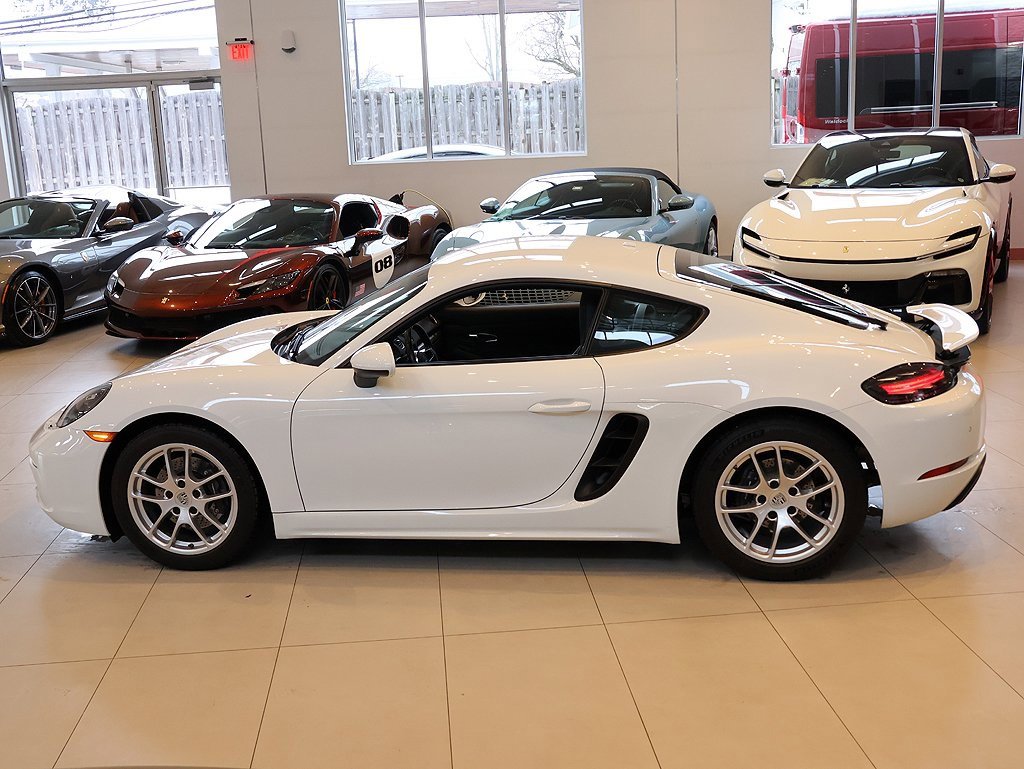 Used 2021 Porsche 718 Cayman image 3