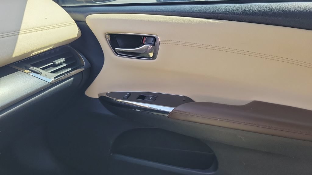 Used 2017 Toyota Avalon XLE Plus w/ Carpet Mat Package FWD image 12