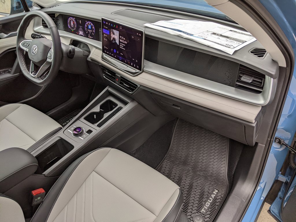New 2025 Volkswagen Tiguan SE image 21