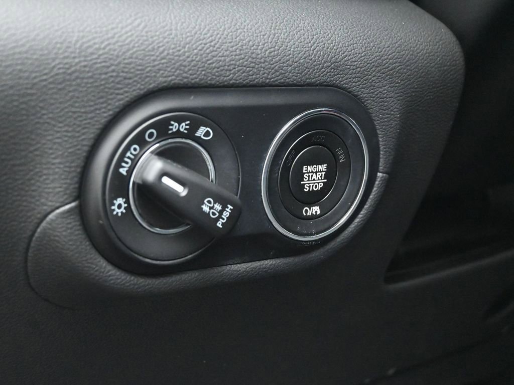 Used 2022 Maserati Levante Modena image 25