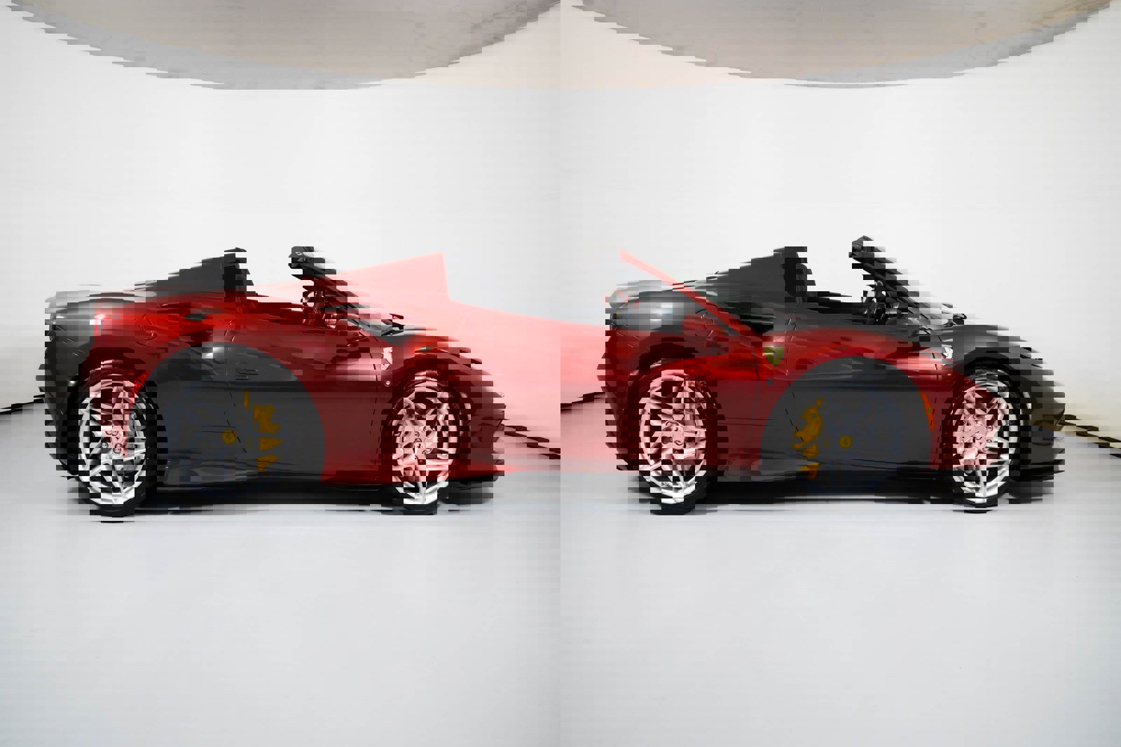 Used 2023 Ferrari F8 Spider image 29