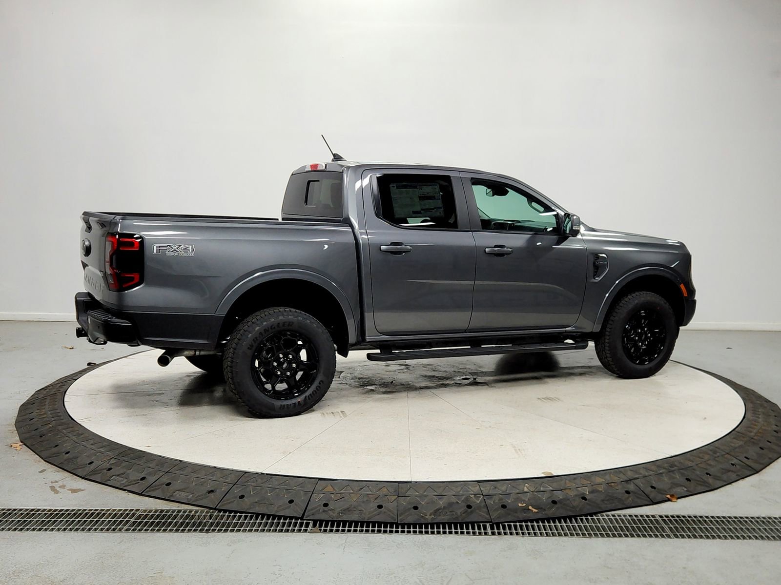 New 2025 Ford Ranger Lariat w/ FX4 Off-Road Package image 7