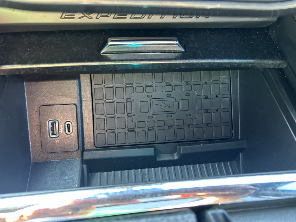 Used 2022 Ford Expedition Limited RWD image 32