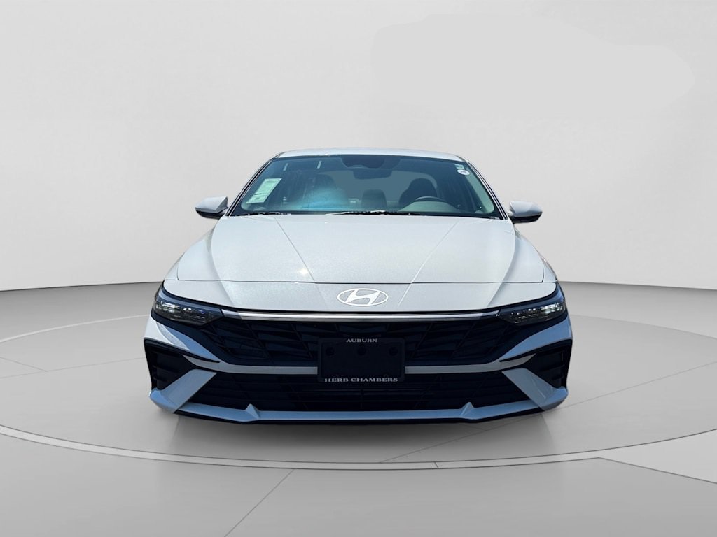 New 2026 Hyundai Elantra SE FWD image 2