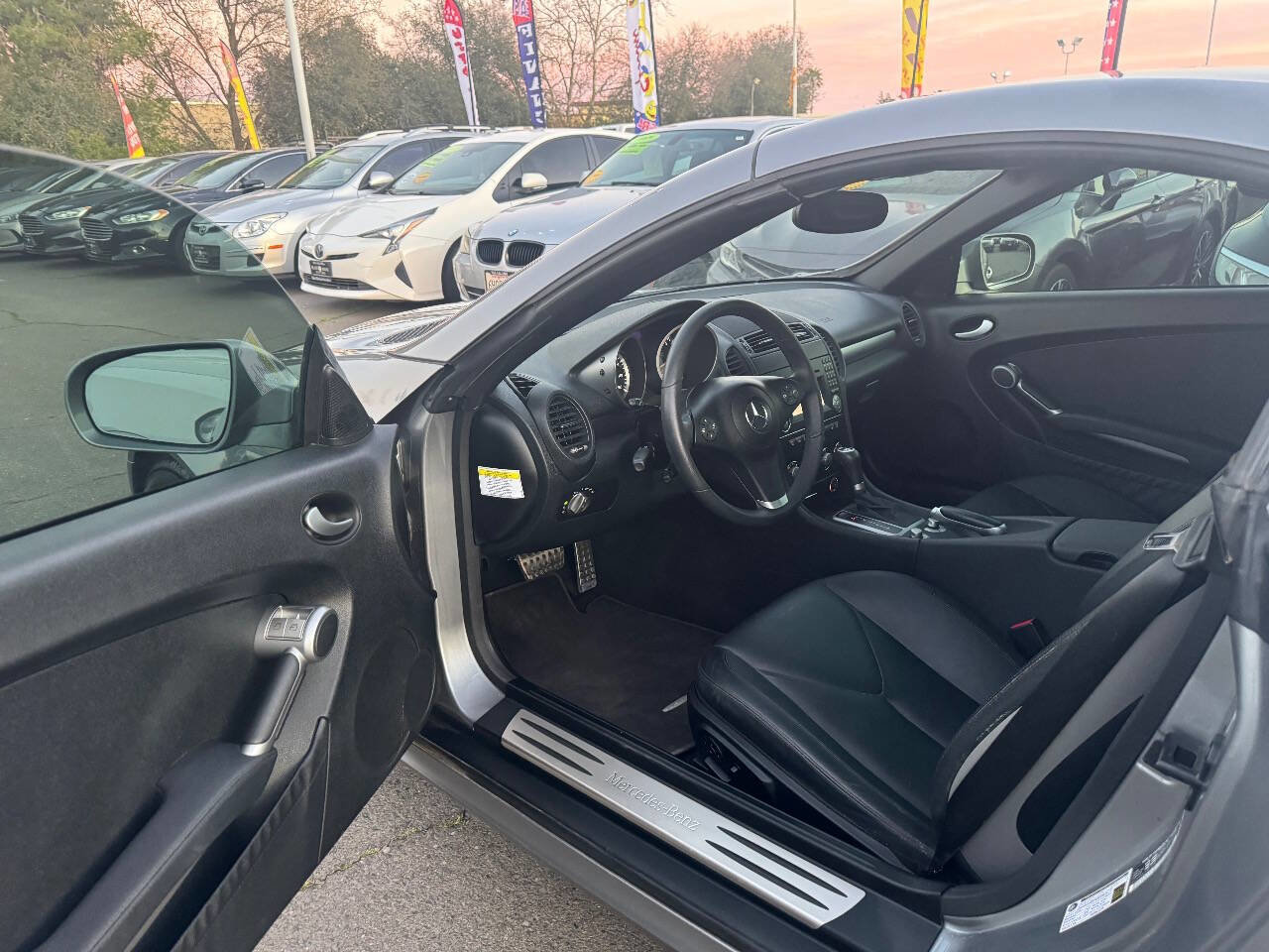 Used 2009 Mercedes-Benz SLK 300 image 17