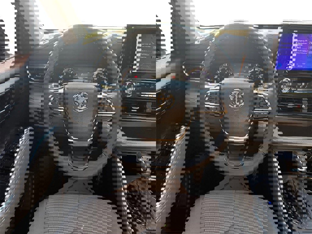 Used 2023 Toyota Highlander Platinum image 12