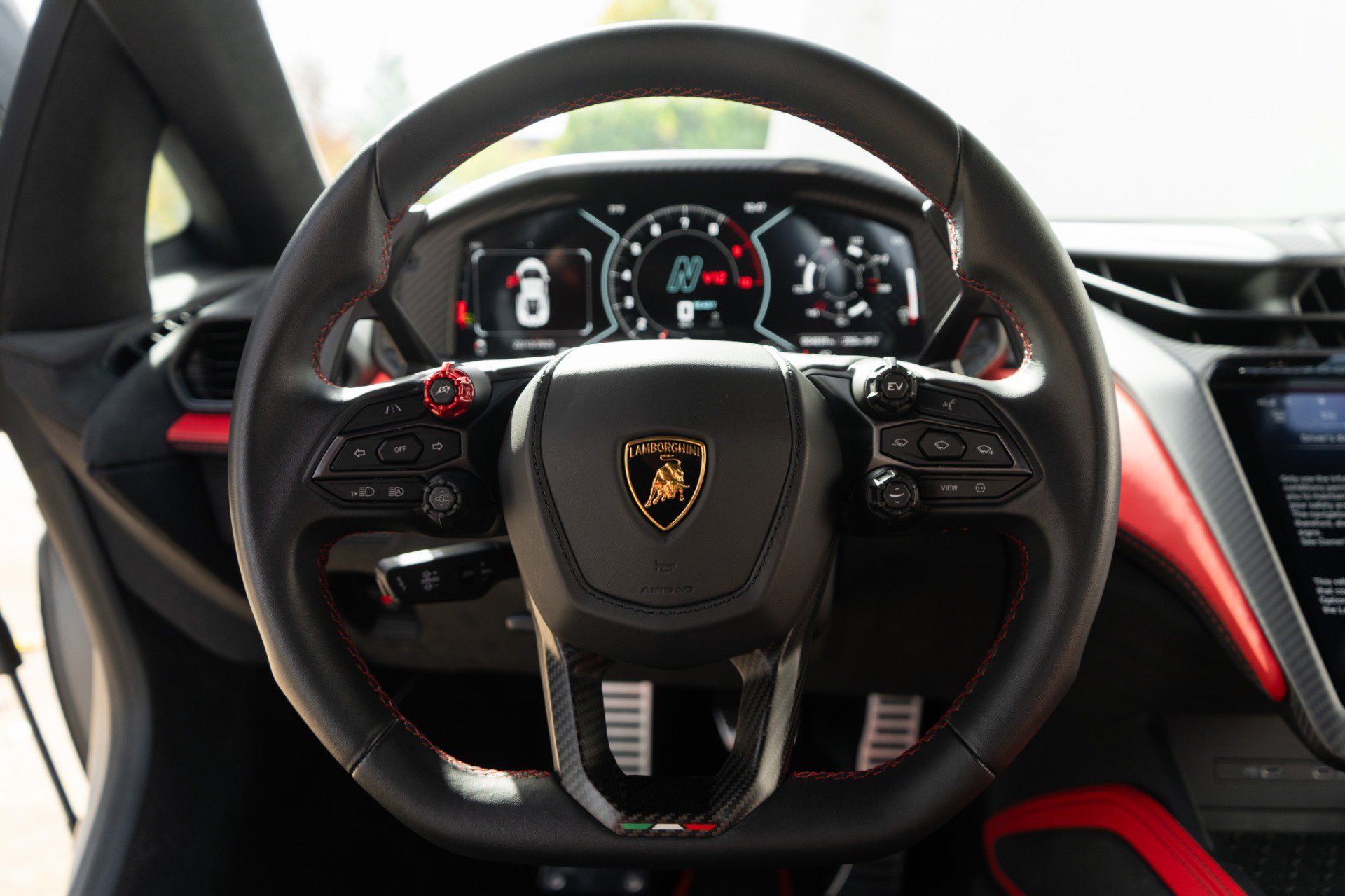 Used 2024 Lamborghini Revuelto image 11