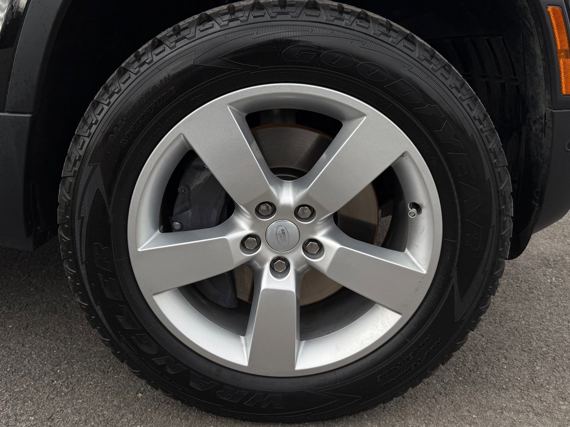 Used 2024 Land Rover Defender 110 SE image 61