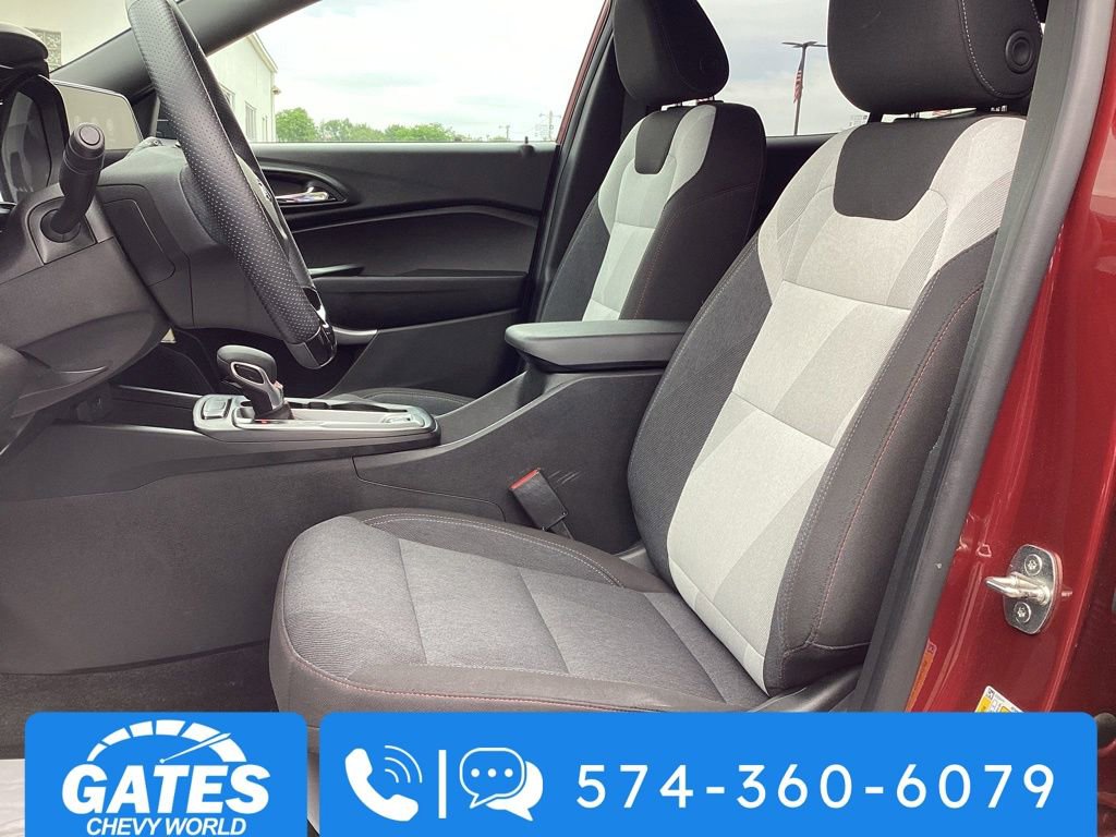 Used 2024 Chevrolet Trax RS FWD image 11