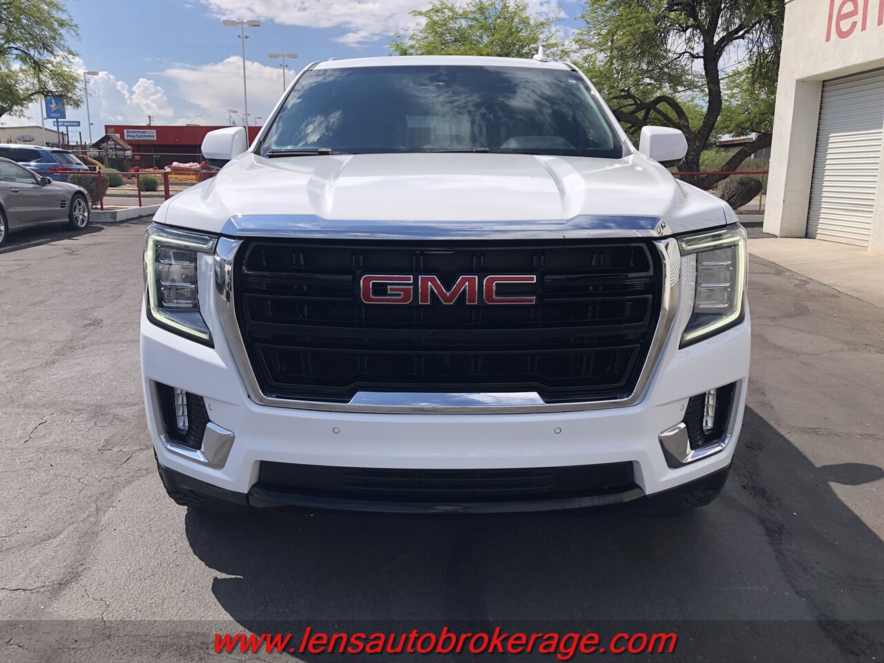 Used 2022 GMC Yukon XL SLE w/ Gmc Pro Safety Plus Package image 3