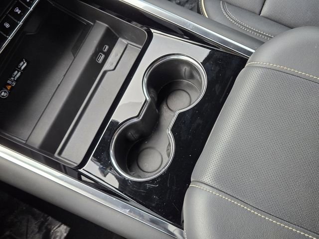 Used 2025 Chevrolet Suburban Premier RWD image 19