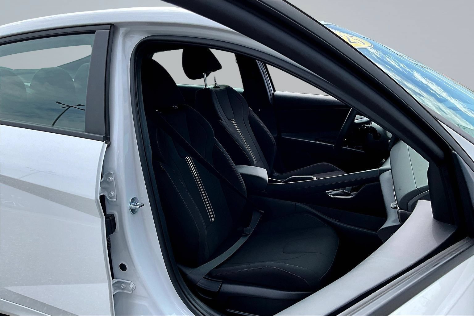 Used 2025 Hyundai Elantra Sport FWD image 30