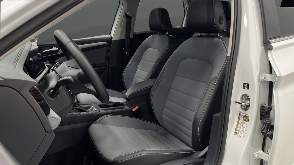 Used 2025 Volkswagen Jetta SE w/ Sunroof Package FWD image 9